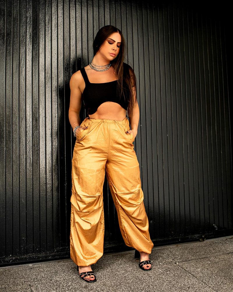Calça Parachute dourada